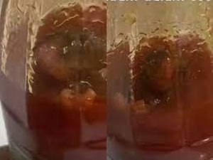 Bikin Mual! Wanita Ini Temukan Anak Tikus Berendam di Dalam Botol Saus