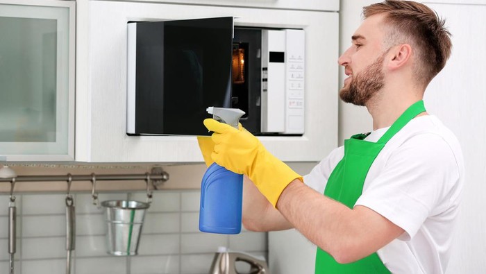 Catat! 5 Kesalahan Paling Sering Dilakukan Saat Membersihkan Microwave Catat! 5 Kesalahan Paling Sering Dilakukan Saat Membersihkan Microwave