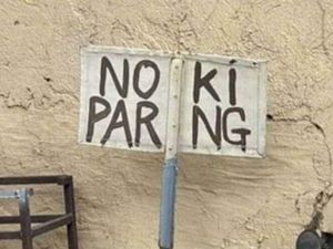 Kumpulan Desain Nyeleneh yang Bikin Bingung Bacanya