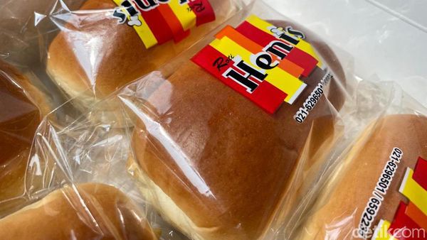 Empuk Lembut Roti Baso Ayam Legendaris dari Roti Henis Mangga Besar