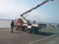 Geger Seorang Pria Tiba-tiba Berdiri di Atap Terminal Penumpang Tanjung Perak