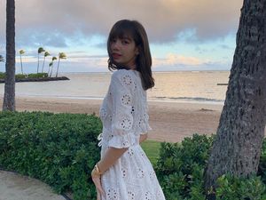 7 Gaya Lisa BLACKPINK Saat Liburan ke Pantai, Takut Pakai Bikini 7 Gaya Lisa BLACKPINK Saat Liburan ke Pantai, Takut Pakai Bikini