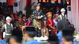 Momen Jokowi Pimpin Upacara Hari Lahir Pancasila di Monas