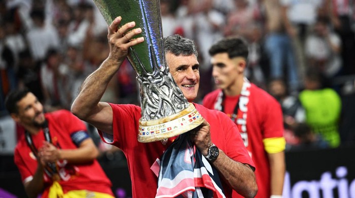 Soccer Football - Europa League - Final - Sevilla v AS Roma - Puskas Arena, Budapest, Hungary - June 1, 2023 Sevilla coach Jose Mendilibar celebrates with the trophy after winning the Europa League REUTERS/Annegret Hilse
