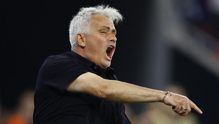 Soccer Football - Europa League - Final - Sevilla v AS Roma - Puskas Arena, Budapest, Hungary - May 31, 2023  AS Roma coach Jose Mourinho reacts REUTERS/John Sibley