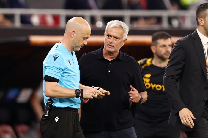 Jose Mourinho, Anthony Taylor BUDAPEST, HUNGARY - MAY 31: Referee Anthony Taylor looks on with Jose Mourinho, Head Coach of AS Roma, during the UEFA Europa League 2022/23 final match between Sevilla FC and AS Roma at Puskas Arena on May 31, 2023 in Budapest, Hungary. (Photo by Naomi Baker/Getty Images)