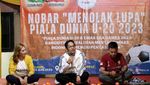 Kala Ratusan Suporter Nobar Menolak Lupa Piala Dunia U-20