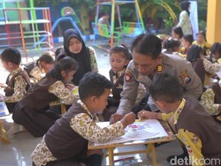 Kenalkan Nasionalisme Siswa-siswi TK dengan Mewarnai Garuda Pancasila