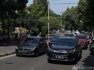 Bandung Macet hingga Ramainya Tol Cipularang Saat Libur Panjang Bandung Macet hingga Ramainya Tol Cipularang Saat Libur Panjang