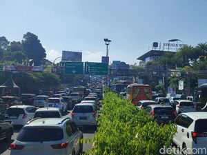 Puncak Dipadati Wisatawan dari Jakarta Pagi Ini, One Way Diberlakukan
