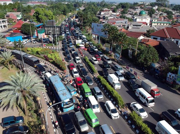 Long Weekend, Jalur Puncak Bogor Macet Gaes!