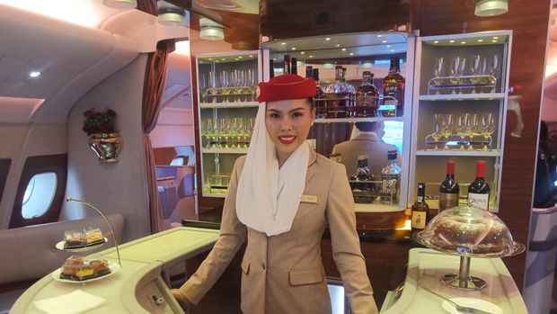 Minibar di pesawat Airbus A380-800 Emirates.