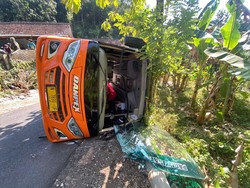 Bus Pariwisata Terguling Akibat Mesin Mati saat Nanjak, Bisa Jadi Gegara Ini