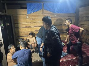 Polisi Tangkap 4 Pelaku Tipu-tipu Tiket Coldplay di Sidrap Sulsel Polisi Tangkap 4 Pelaku Tipu-tipu Tiket Coldplay di Sidrap Sulsel