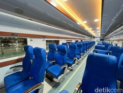 KAI Bakal Modifikasi 60 Gerbong Ekonomi Kursi Tegak Tahun Depan