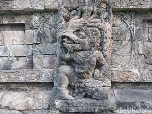 Relief Garudeya Candi Kidal Malang Pernah Diteliti M Yamin Relief Garudeya Candi Kidal Malang Pernah Diteliti M Yamin