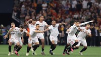 Sevilla punya catatan unik. Empat titel juara Liga Europa-nya, dimenangi setelah kebobolan duluan (Getty Imgaes)