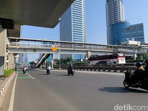 Long Weekend, Warga Senang Lalin di Jl Gatot Subroto Lengang Long Weekend, Warga Senang Lalin di Jl Gatot Subroto Lengang