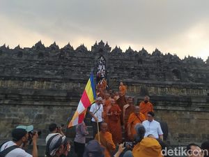 Berjalan dari Thailand, Biksu Thudong Akhirnya Sampai ke Borobudur Berjalan dari Thailand, Biksu Thudong Akhirnya Sampai ke Borobudur
