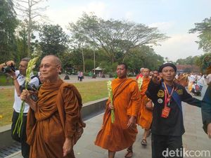Tiba di Candi Borobudur, Biksu Thudong Merasa Terharu