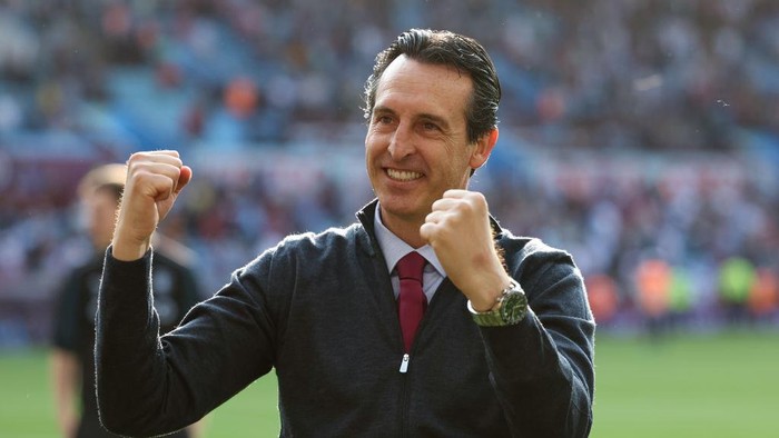 BIRMINGHAM, ENGLAND - MAY 28:  Unai Emery the head coach / manager of Aston Villa celebrates qualifying for the UEFA Conference League after the 2-1 victory over Brighton during the Premier League match between Aston Villa and Brighton & Hove Albion at Villa Park on May 28, 2023 in Birmingham, United Kingdom. (Photo by Matthew Ashton - AMA/Getty Images)