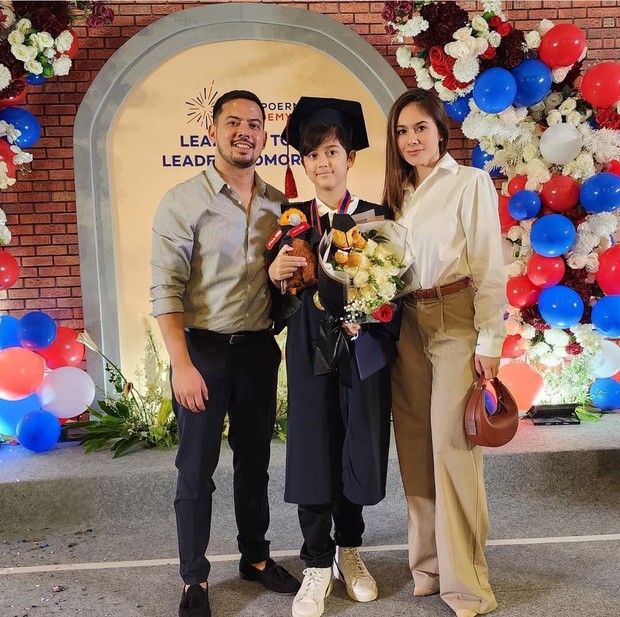 artis yang rukun dengan mantan suaminya