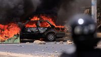 Bentrokan di Senegal 9 Orang Tewas, Mobil-mobil Dibakar