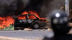Bentrokan di Senegal 9 Orang Tewas, Mobil-mobil Dibakar