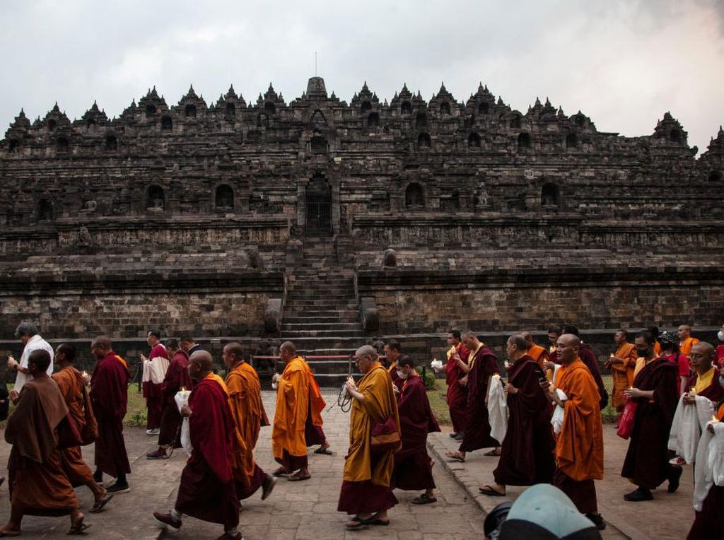 Biksu Thudong Asal Thailand Bakal Jalan Kaki ke Candi Borobudur-Muaro Jambi