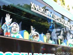 Hasil Berjualan Kemoceng di Perempatan Jalan Antar Mbah Lahar ke Makkah