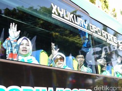 Hasil Berjualan Kemoceng di Perempatan Jalan Antar Mbah Lahar ke Makkah