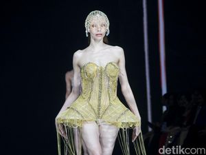 10 Koleksi Gaun Malam Monica Ivena, Desainer yang Karyanya Dipakai Artis Dunia 10 Koleksi Gaun Malam Monica Ivena, Desainer yang Karyanya Dipakai Artis Dunia