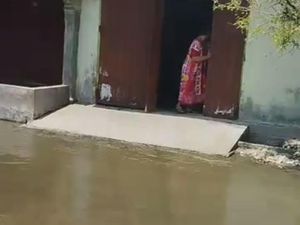 Banjir Rob Rendam Medan Belawan, Ketinggian Air Capai 40 Cm Banjir Rob Rendam Medan Belawan, Ketinggian Air Capai 40 Cm