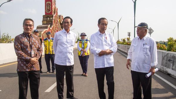 Jokowi Resmikan Jembatan Kretek 2