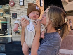 Jadi Kontroversi, Ibu Pakaikan Spray Penggelap Kulit untuk Bayi Usia 4 Bulan