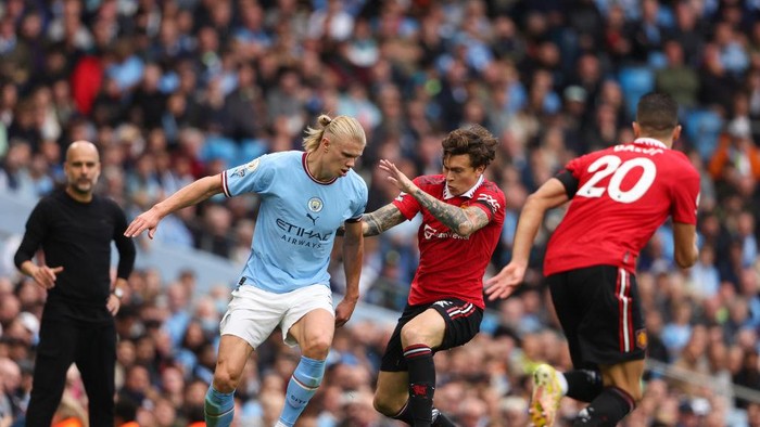 MANCHESTER, ENGLAND - OCTOBER 02: Erling Haaland of Manchester City during the Premier League match between Manchester City and Manchester United at Etihad Stadium on October 2, 2022 in Manchester, United Kingdom. (Photo by Matthew Ashton - AMA/Getty Images)