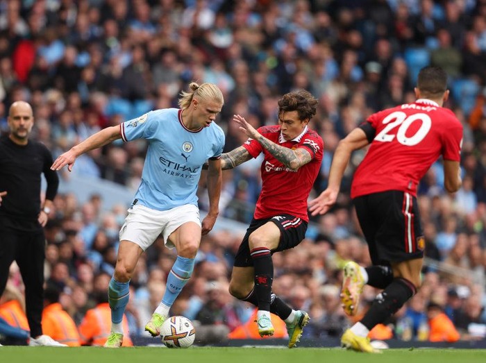 MANCHESTER, ENGLAND - OCTOBER 02: Erling Haaland of Manchester City during the Premier League match between Manchester City and Manchester United at Etihad Stadium on October 2, 2022 in Manchester, United Kingdom. (Photo by Matthew Ashton - AMA/Getty Images)