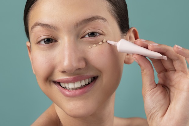 Meratakan warna kulit / Foto: freepik.com Meratakan warna kulit / Foto: freepik.com