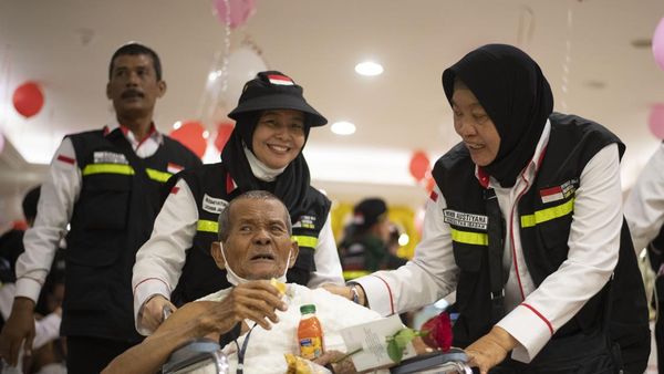 Momen Jemaah Calon Haji Tiba di Makkah