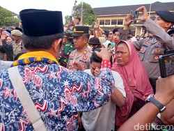 Air Mata Keluarga Tak Terbendung Saat Lepas Kepergian Calhaj Subang