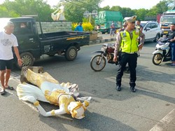 Truk Hantam Patung di Jalan Denpasar-Gilimanuk, Sopir Sempat Kabur