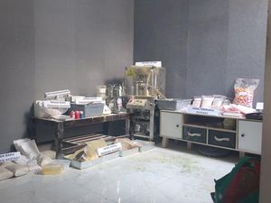 Penampakan Pabrik Ekstasi di Tangerang, Ada Pencetak 3.000 Pil Per 30 Menit Penampakan Pabrik Ekstasi di Tangerang, Ada Pencetak 3.000 Pil Per 30 Menit