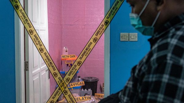 Polisi Gerebek Pabrik Pil Ekstasi di Semarang