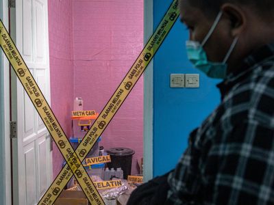Polisi Gerebek Pabrik Pil Ekstasi di Semarang