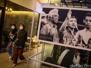 Peringati 25 Tahun Reformasi Lewat Pameran Foto Peringati 25 Tahun Reformasi Lewat Pameran Foto