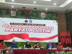 Hasto: Ibu Mega Konsisten Komunikasi dengan PAN, yang Lain Baru Mendekat