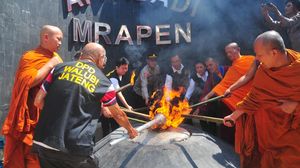 Begini Prosesi Pengambilan Api Dharma Waisak