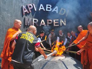 Begini Prosesi Pengambilan Api Dharma Waisak