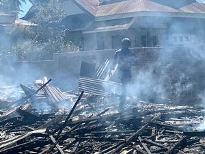Rumah Makan di Gorontalo Terbakar saat Karyawan Memasak Rumah Makan di Gorontalo Terbakar saat Karyawan Memasak