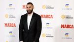 Samai Messi dan Ronaldo, Benzema Raih Marca Legend Award